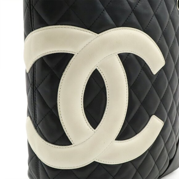 CHANEL Black Shoulder Bag